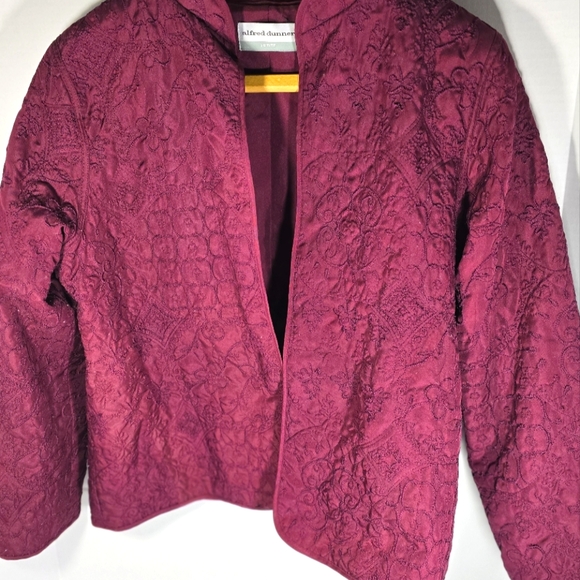 Alfred Dunner Tops - Alfred Dunner 10P Lightweight Quilted Maroon Jacket
